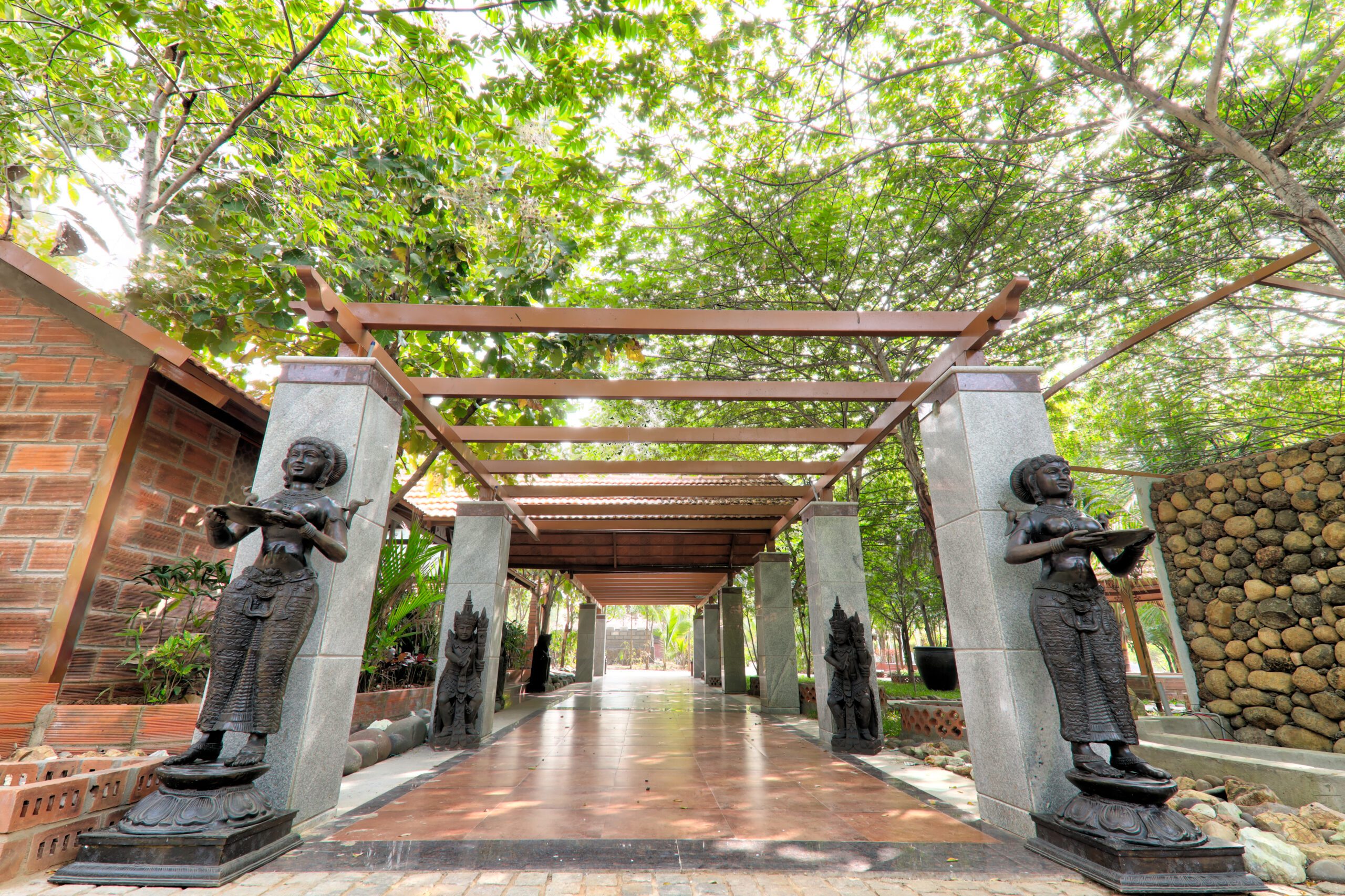 Business-friendly resorts